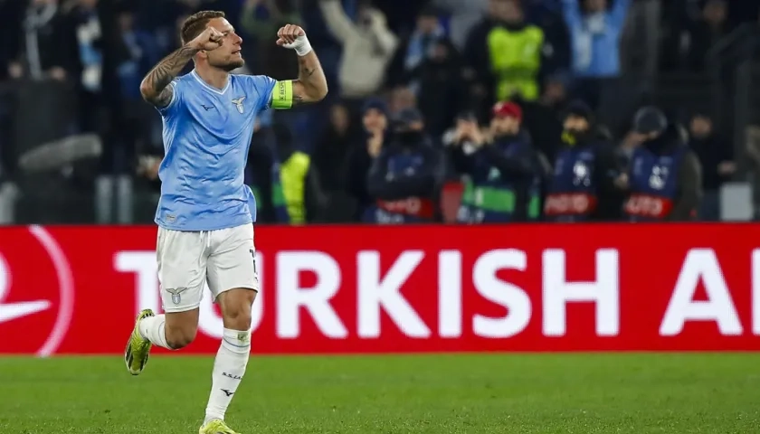 Ciro Immobile festeja tras marcar de pena máxima para el Lazio. 