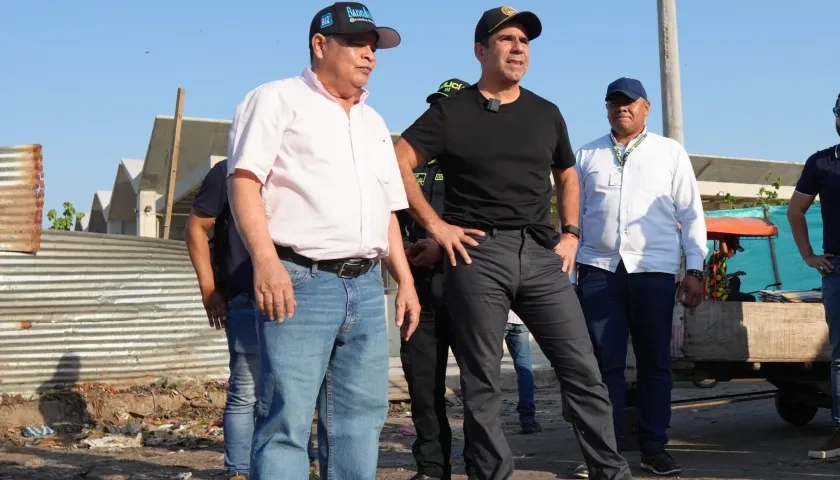 El Alcalde Alex Char inspeccionó las obras de pavimentación.