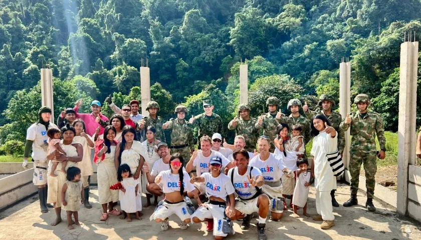 Ejército y Fundación anclando corazones y ancla de Suecia se unieron para entregar escuela en comunidad kogui.