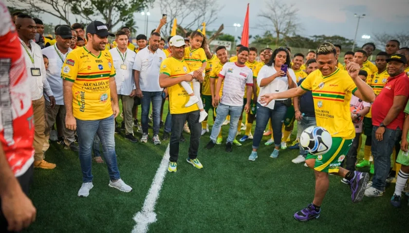 'Teo' Gutiérrez, al servicio del Real Cartagena, se estrenó la cancha de Mompox