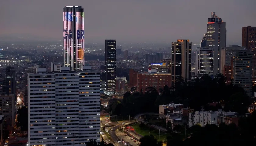 La torre Colpatria en homenaje a Gabo. 