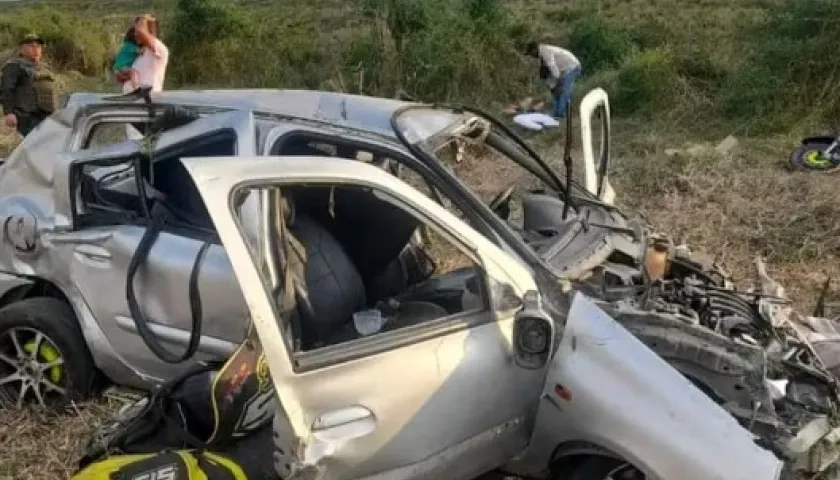 Así quedó el vehículo en el que viajaban las víctimas del accidente vial