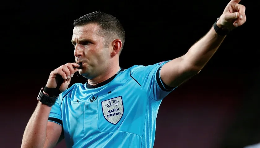 Michael Oliver, árbitro inglés. 