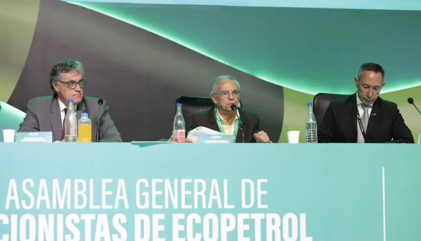 El ministro de Hacienda, Ricardo Bonilla, presidente de la Asamblea de Accionistas, en la reunión del viernes