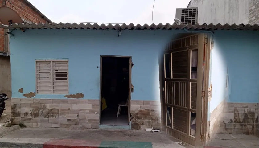 Dañaron la puerta de la casa.