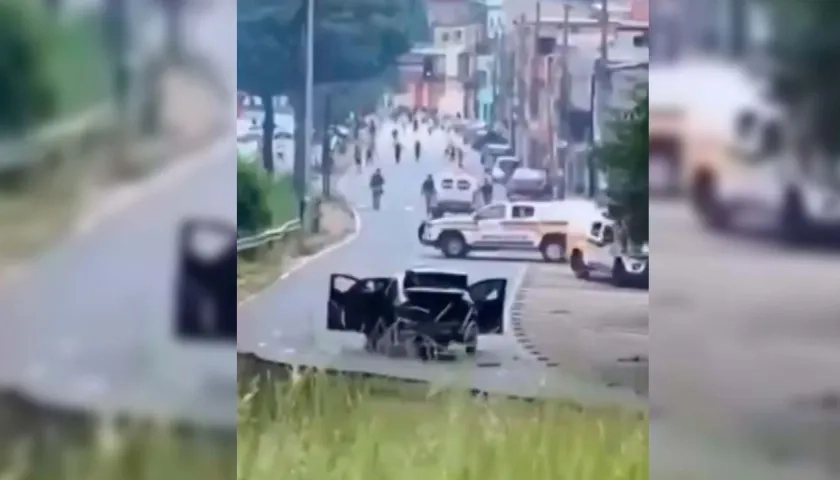 La Policia trató de dispersar a los dos bandos