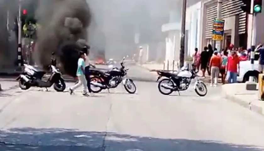 Las protestas se presentaron en el sector de American Bar. 