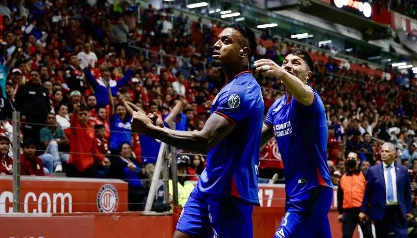 Willer Ditta celebra su gol contra Toluca. Es su segundo en el torneo con Cruz Azul.