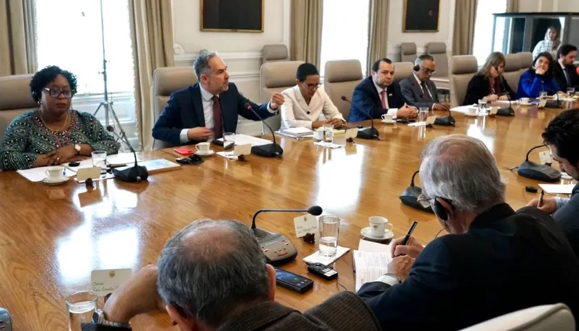 Miembros de la CIDH en reunión con funcionarios del Gobierno en la Casa de Nariño. 