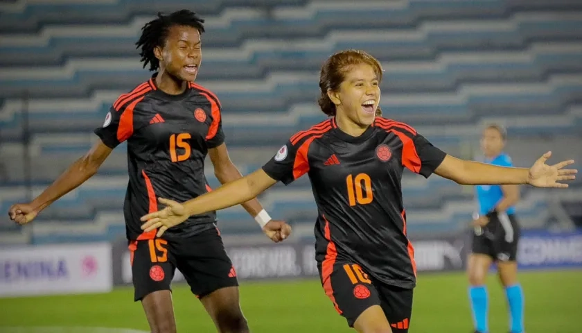 Gaby Rodríguez (10) marcó el segundo gol de Colombia.