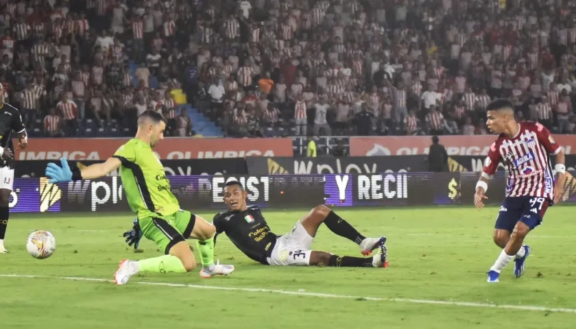 El golazo de José Enamorado que le dió el triunfo a Junior sobre Once Caldas. 