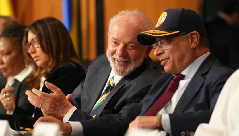 El presidente de Colombia, Gustavo Petro, y el de Brasil, Luiz Inácio Lula, en la apertura de la FilBo 2024