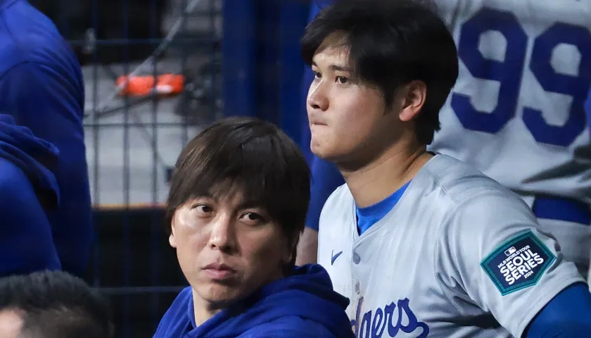 Shohei Ohtani con su traductor Ippei Mizuhara. 