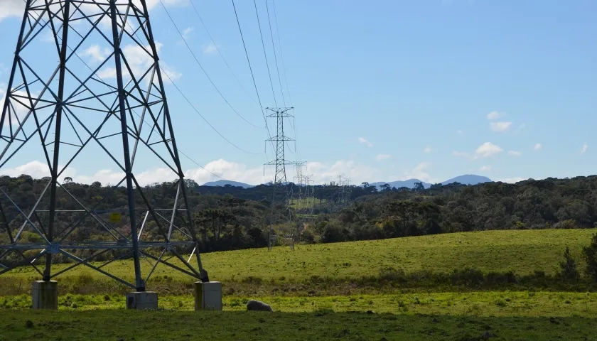 Ecuador vive la peor de la crisis por energía eléctrica con cortes diarios de luz