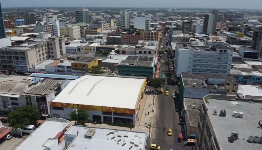 Vista aérea de la Esquina del Marquetero, carrera 43 con calles 38 y 39 construido por la Alcaldía. Andenes y aceras de los alrededores quedaron despejados