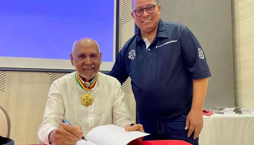 El maestro Teobaldo Guillén y el secretario de Cultura del Distrito, Juan Carlos Ospino