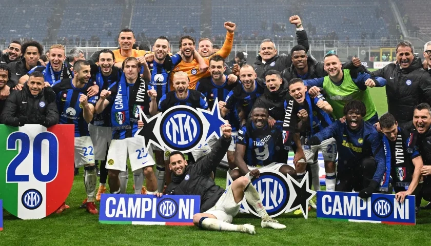 Integrantes del Inter del Milán tras coronarse campeones de la Serie A de Italia.