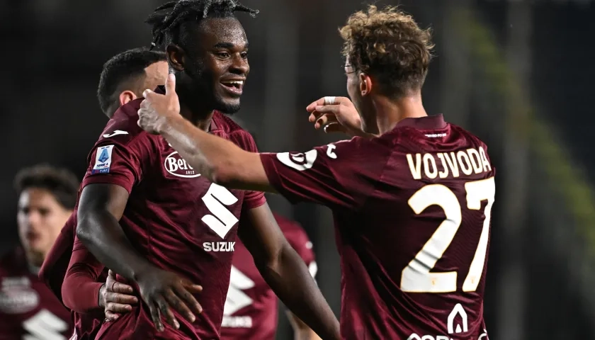 Duván Zapata celebra uno de sus goles contra el Empoli. 