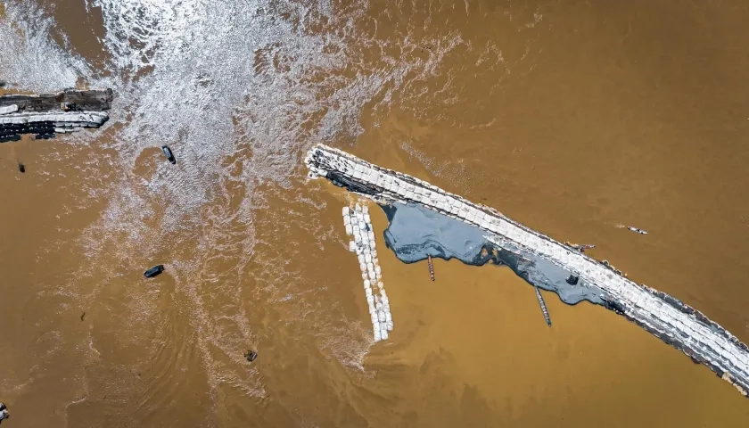 Fotografía aérea del desbordamiento del río Cauca en 'Caregato'.