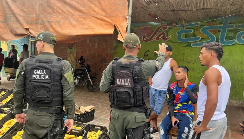 Intervención del Gaula en el mercado y el sector de Barranquillita.