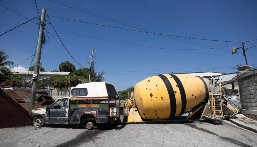 Los vecinos de Puerto Príncipe están bloqueando las vías para evitar el ingreso de las bandas