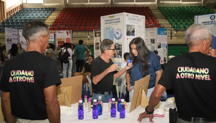 Productos de aseo artesanales fueron exhibidos en la feria por los exhabitantes de la calle. 