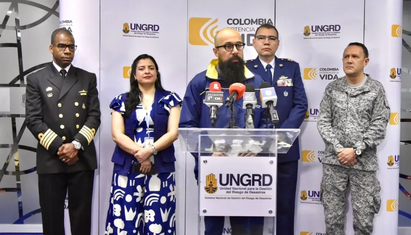 El director de la UNGRD, Carlos Carrillo, y la directora del Ideam, Ghisliane Echeverry, en la rueda de prensa de este miércoles 