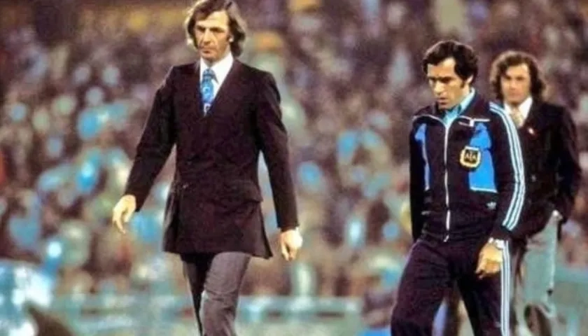 César Luis Menotti y Roberto Marcos Saporiti en sus tiempos en la selección Argentina. 