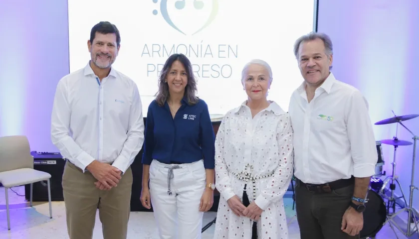 Santiago Mejía, gerente de Surtigas; Ileana Mejía representante de SPEC; Julia Salvi, presidenta de la Fundación Salvi y Juan Manuel Rojas, presidente de Promigas 