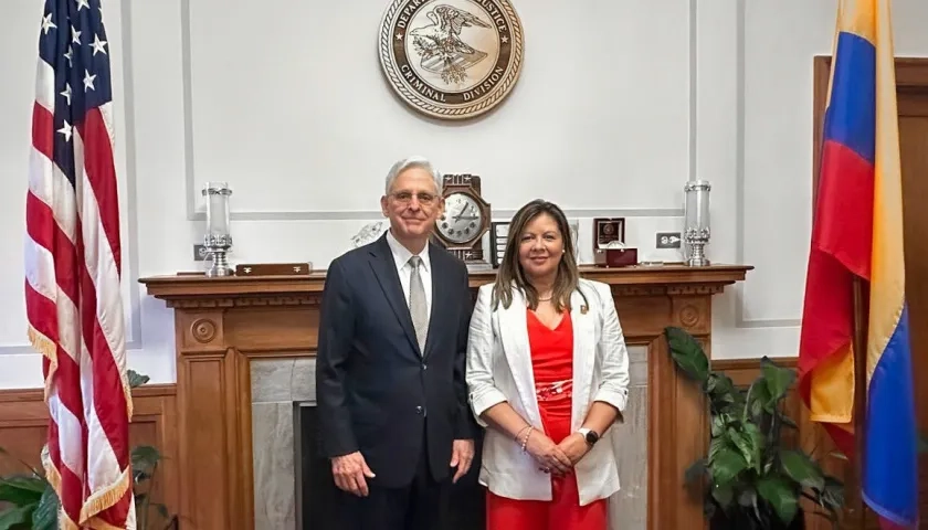 El Fiscal de EE.UU., Merrick B. Garland, y la Fiscal General de Colombia, Luz Adriana Camargo.