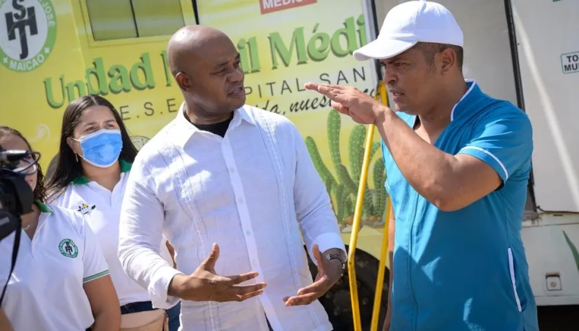 El canciller Luis Gilberto Murillo en el Centro de Recuperación Nutricional Comunitario de Maicao