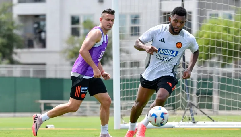 Miguel Borja y Rafael Santos Borré durante el entrenamiento de la Selección Colombia el sábado.