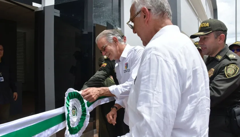 Iván Velásquez, ministro de Defensa, y el gobernador Eduardo Verano.
