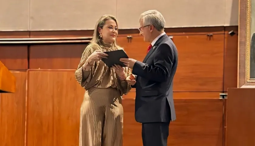 El secretario General de la Unilibre, Floro Gómez, y Beatriz Tovar, rectora Seccional de la Universidad Libre de Barranquilla.