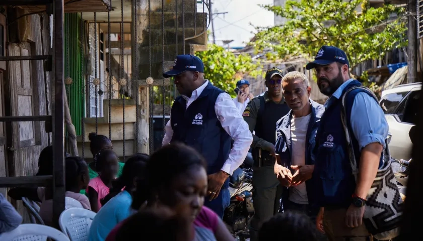 Defensoría del Pueblo en zona de desplazamiento en Buenaventura. 