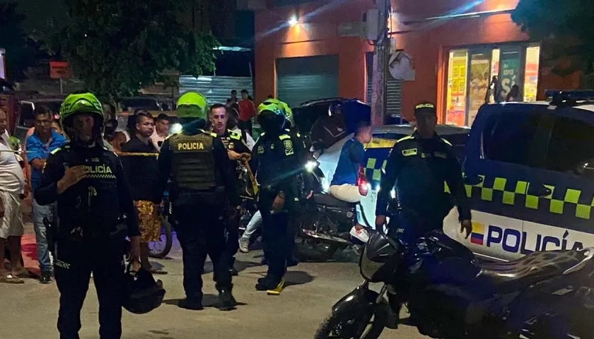 La Policía acordonó el lugar donde ocurrió el crimen. 