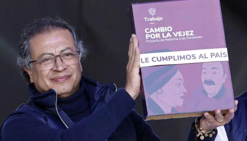 Presidente Gustavo Petro tras firmar reforma pensional. 