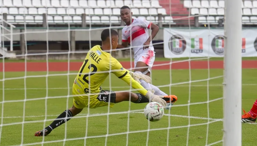 El gol del descuento de Atlántico marcado por Cristian Peñate. 