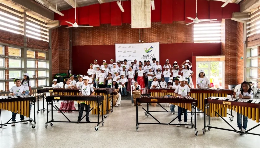 Niños del programa 'Música para la Paz', previo a su presentación. 