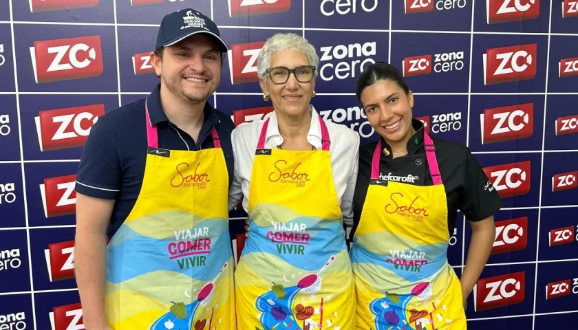 Chef Juan Pablo Figueroa, junto a Patricia Maestre, directora de Sabor Barranquilla, y la chef Carolina Barbosa. 