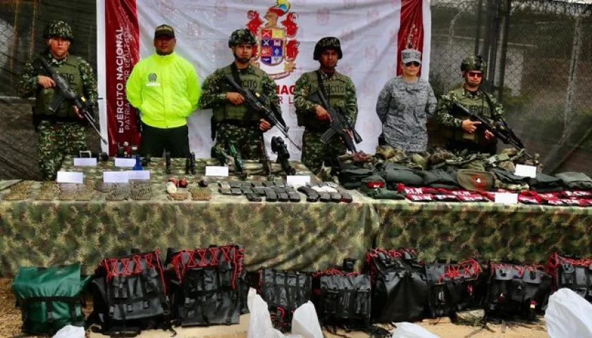 En el operativo contra la guerrilla el Ejército incautó material de guerra. 