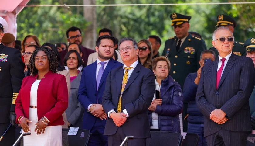 El Presidente Petro y el Ministro de Defensa, Iván Velásquez.