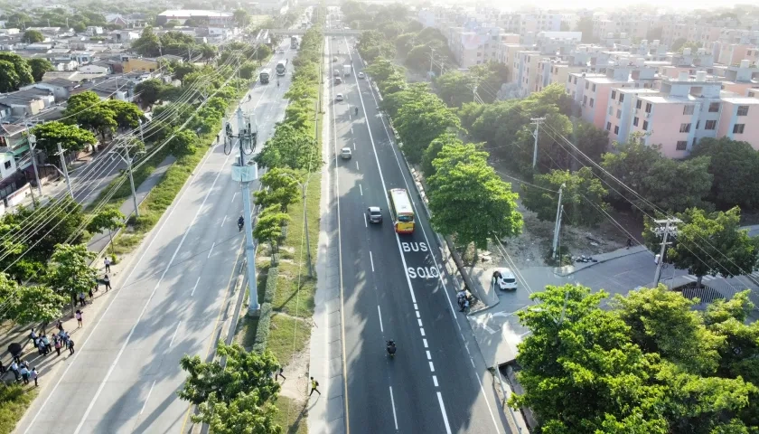 Carril 'Solo Bus' en la Circunvalar, a la altura de Las Cayenas. 