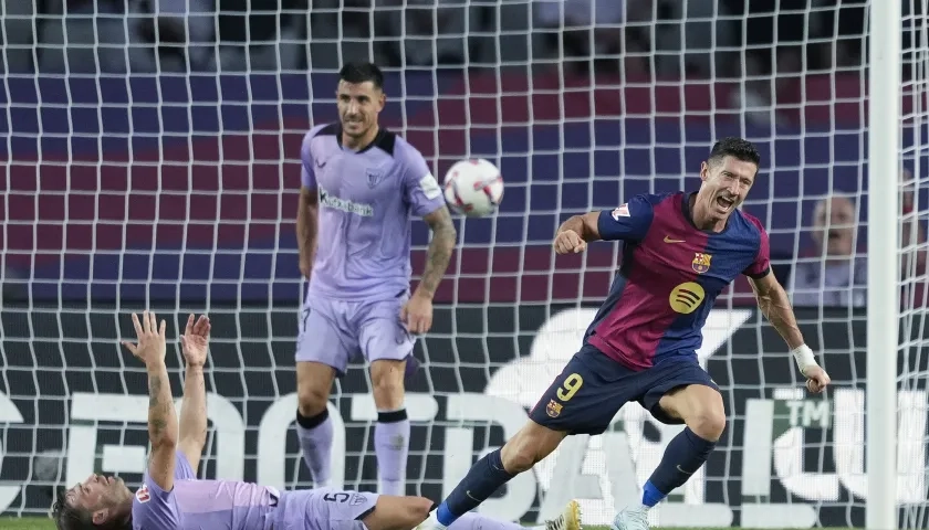 Robert Lewandowski celebra tras marcar el segundo gol del Barcelona. 