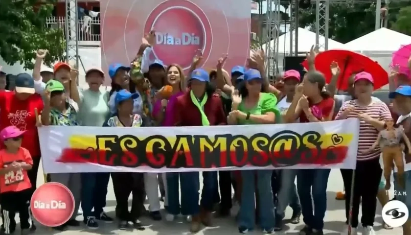 Residentes del barrio Ciudadela 20 de julio listos para ver la final de la novela. 