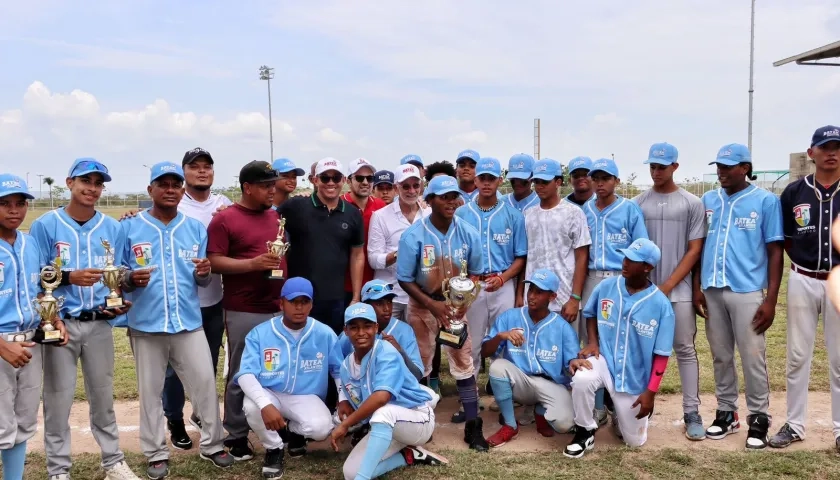 Integrantes de Manatí, campeón de la primera edición del torneo 'Batea Atlántico'.