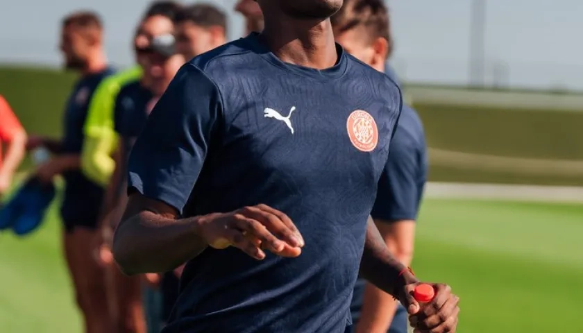 El colombiano Yáser Asprilla durante su primera práctica con el Girona.