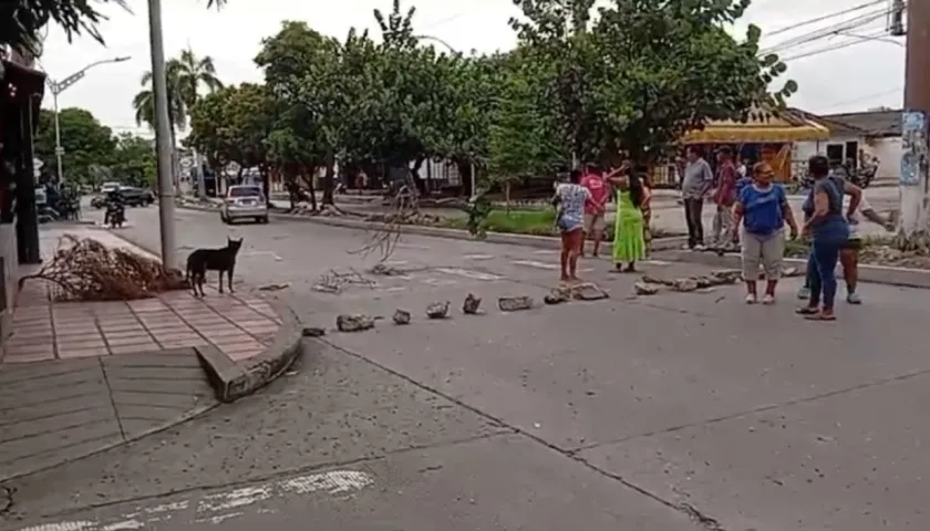 Bloqueo en la carrera 8 C con calle 41. 