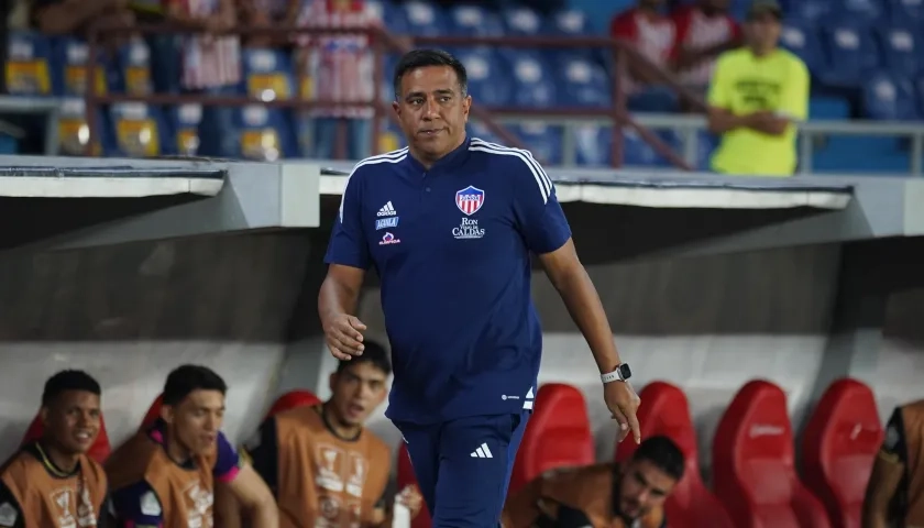 César Farías sumó su primer puntos como técnico de Junior.