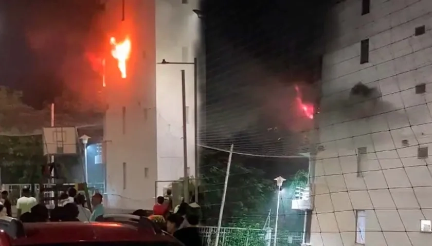 Momento en que se registraba el incendio en el apartamento. 